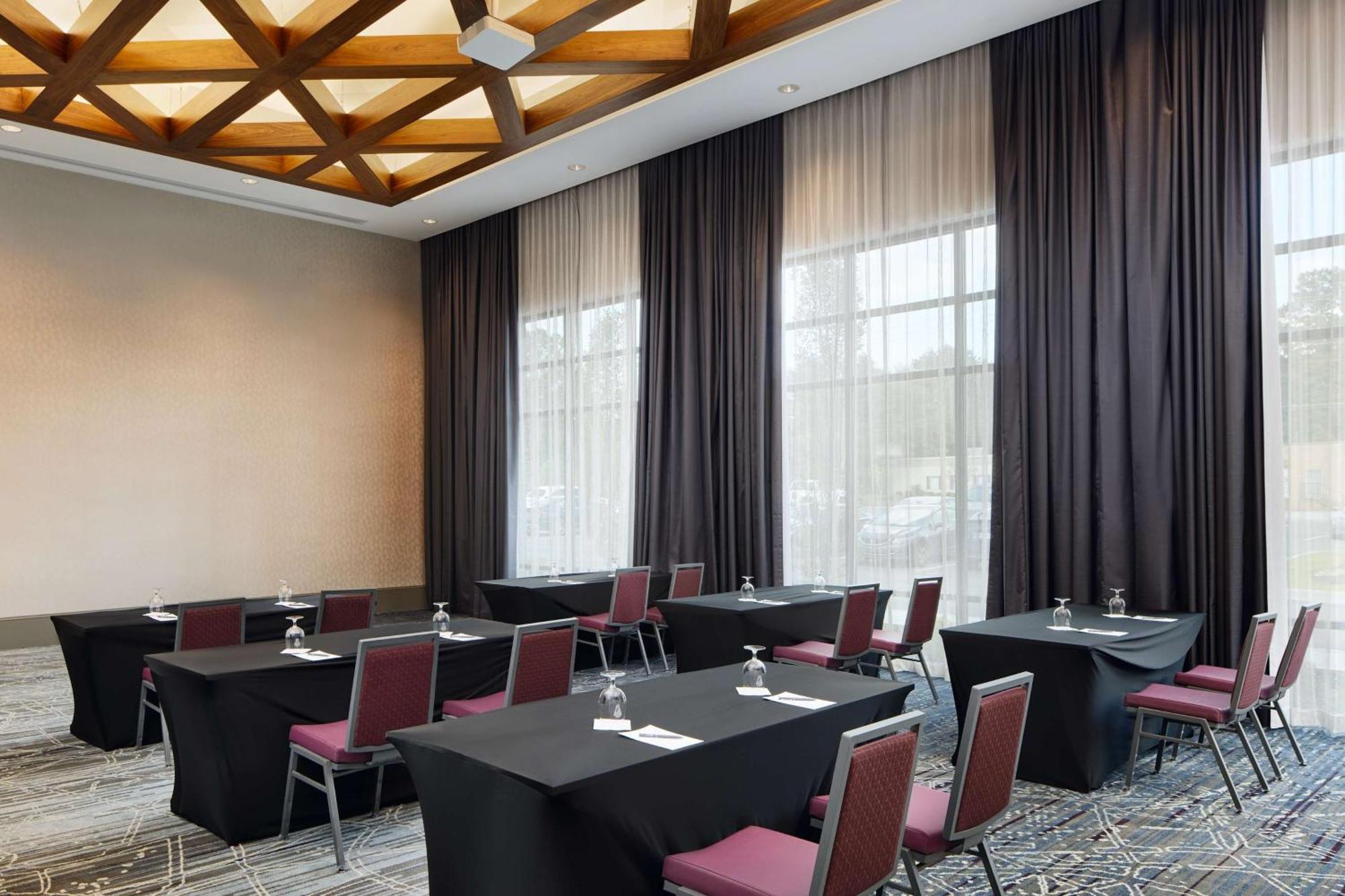 Embassy Suites By Hilton Atlanta Airport North Hapeville Exteriör bild
