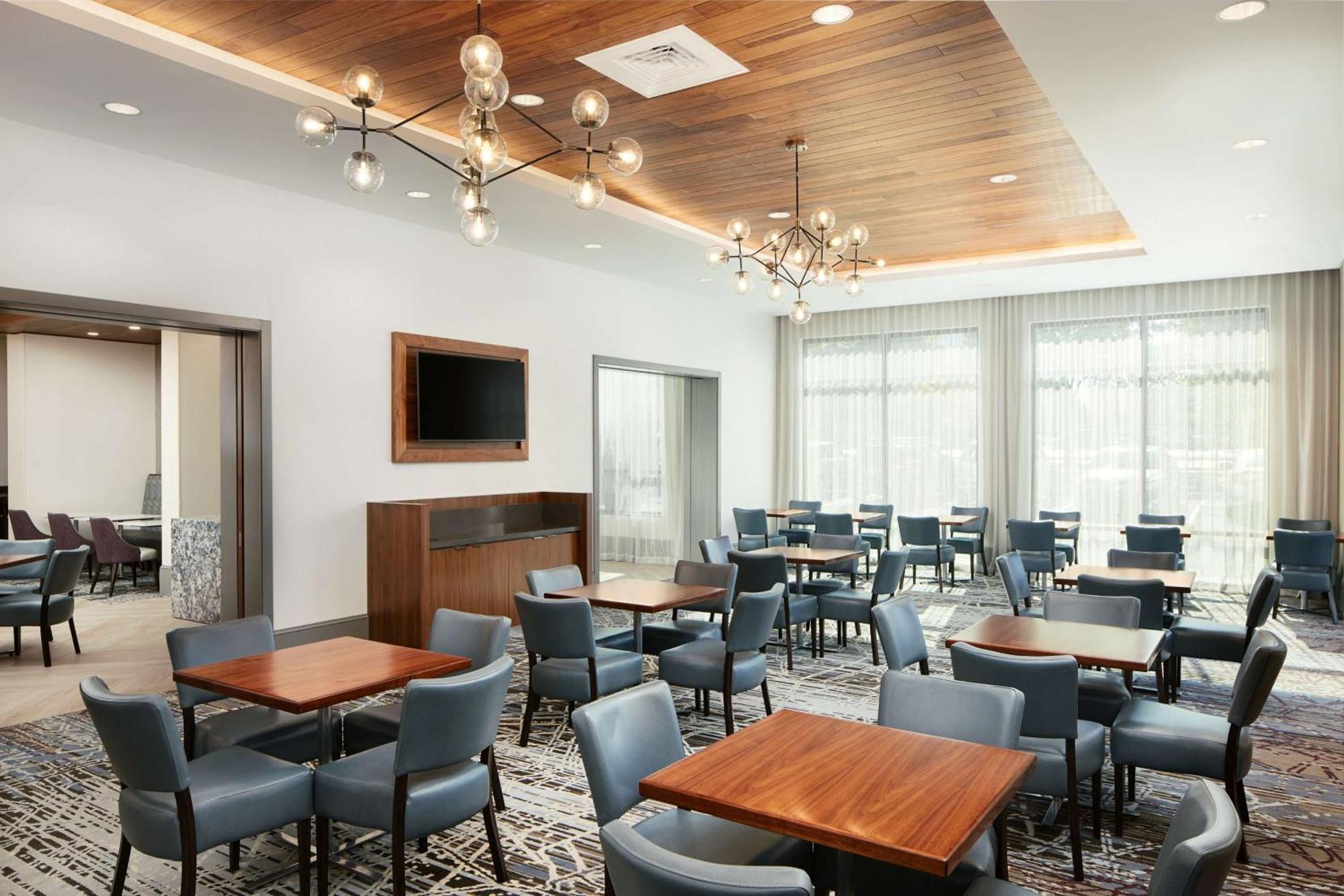 Embassy Suites By Hilton Atlanta Airport North Hapeville Exteriör bild